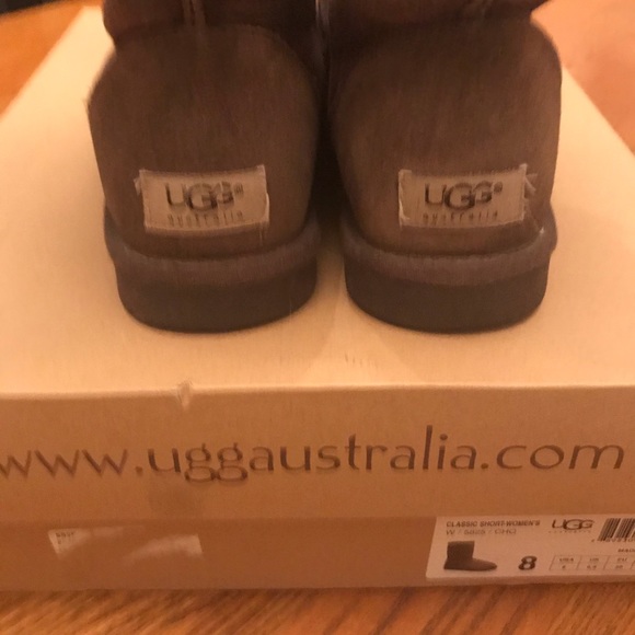 Women’s classic UGG boot - Picture 4 of 8